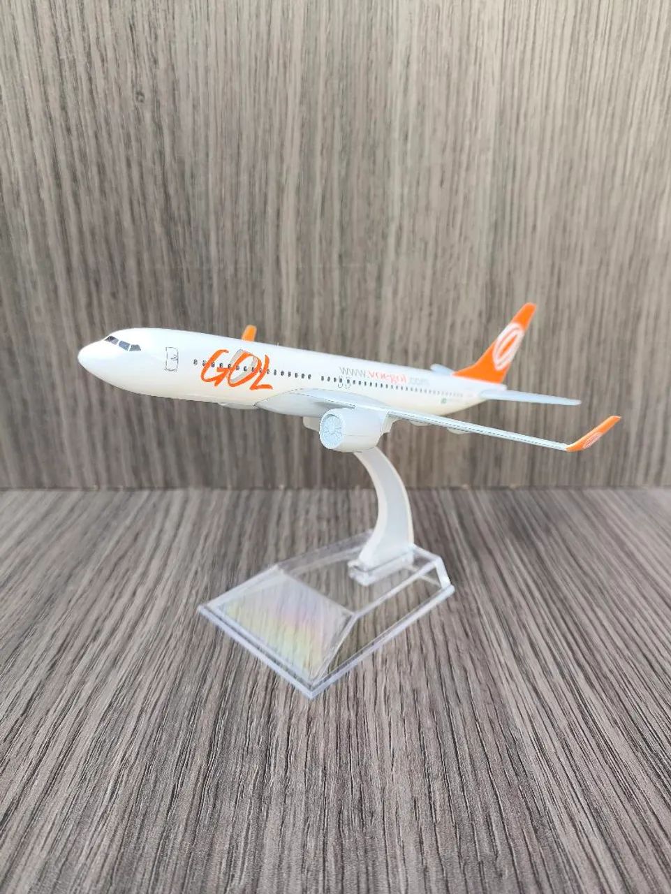 Avião Boeing 737 GOL Miniatura Metal Diecast