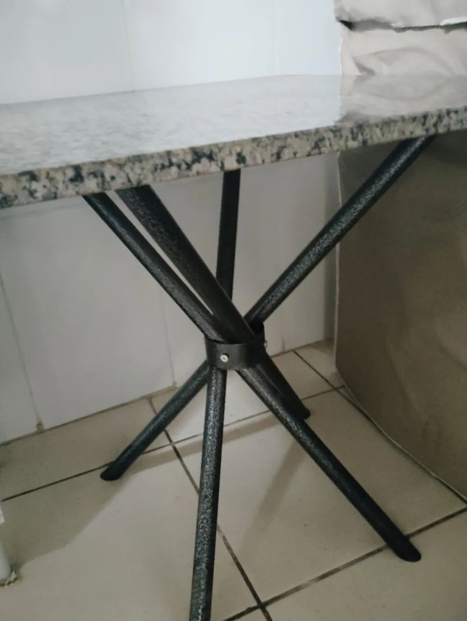 Mesa com pedra de mármore ( sem cadeiras) - Foto 2