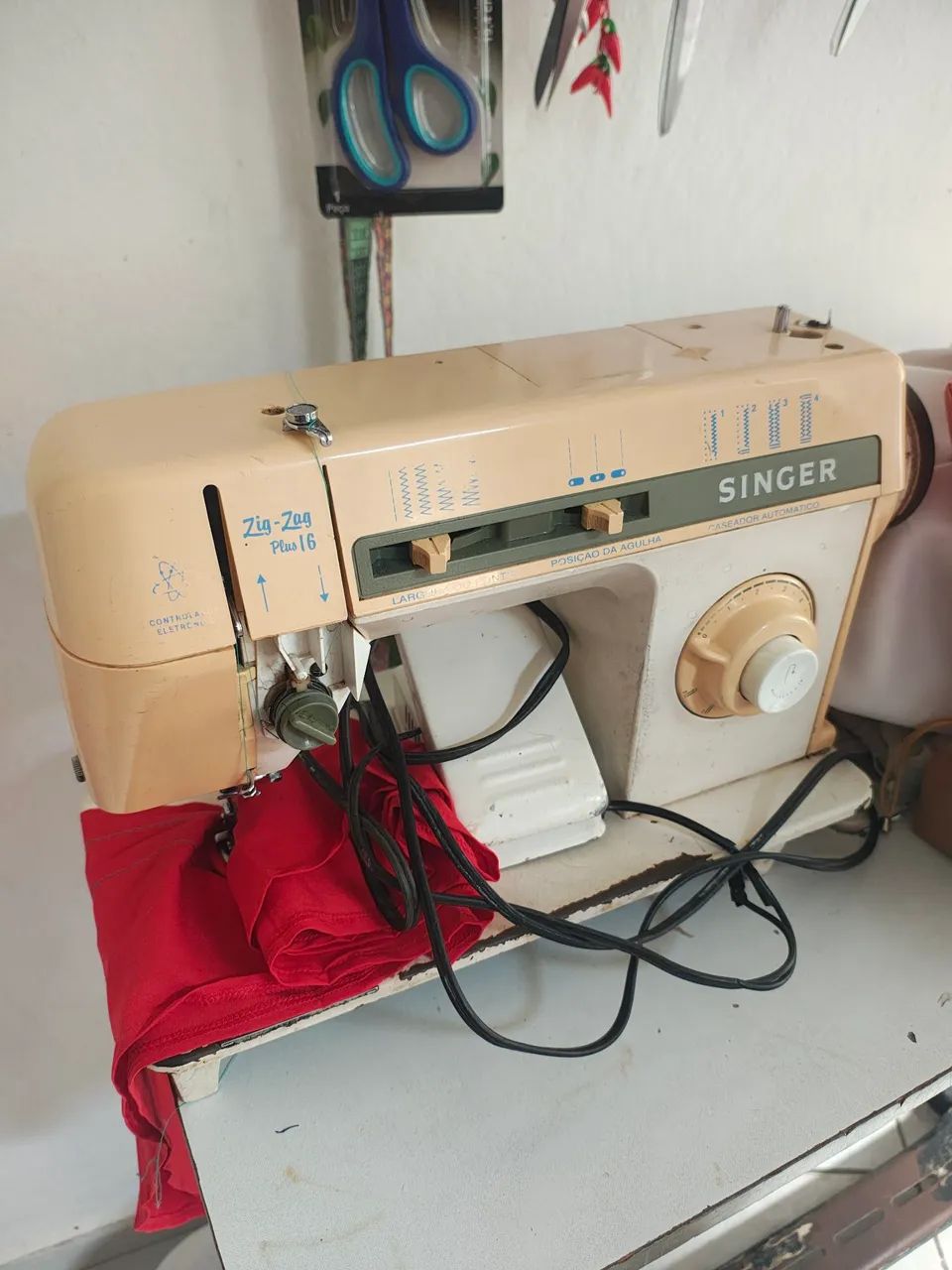 MÁQUINA SINGER zig-zag plus 16