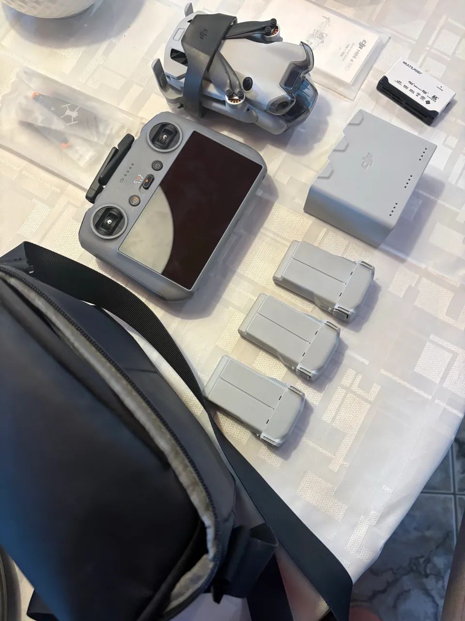 DJI Mini 4 Pro Fly More Combo Plus + DJI RC 2 - Foto 4