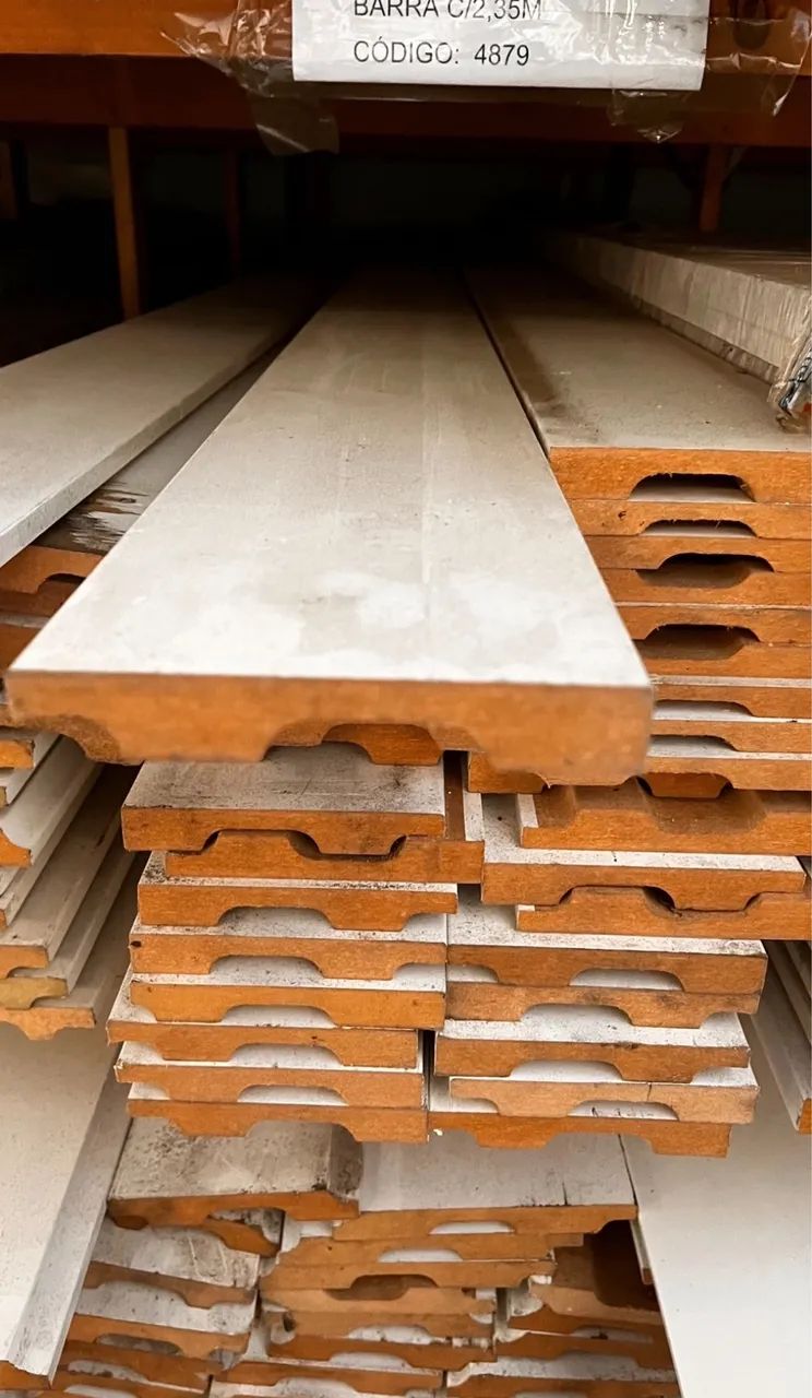 Rodapé mdf NOVO com pequenas avarias 