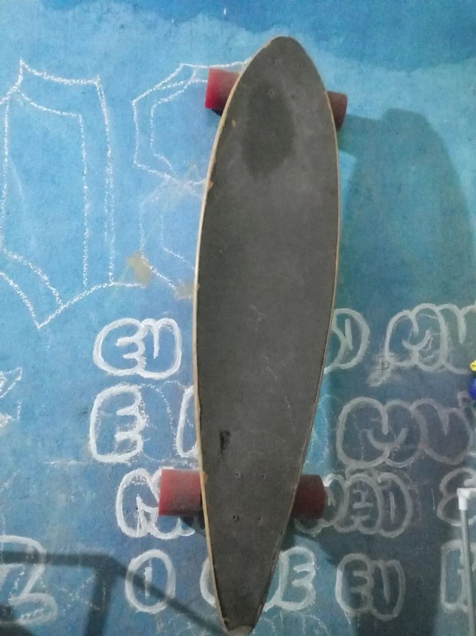 Longboard (skate) usando