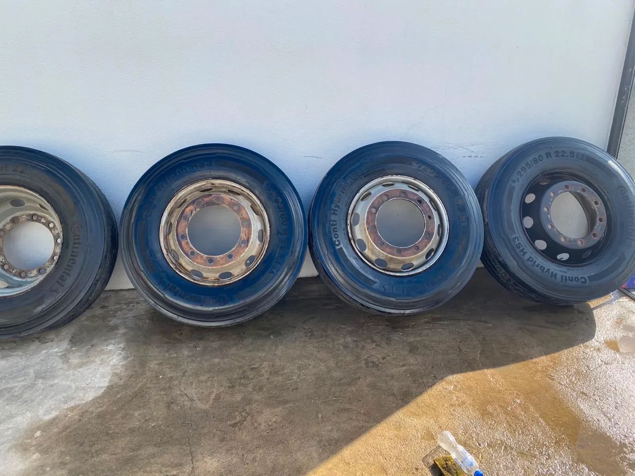 Pneu do caminhão  295?