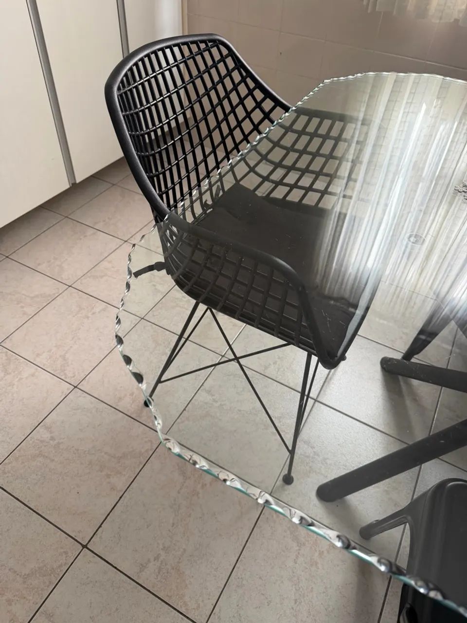 Mesa de Jantar Tampo de Vidro e 4 Cadeiras - Foto 3