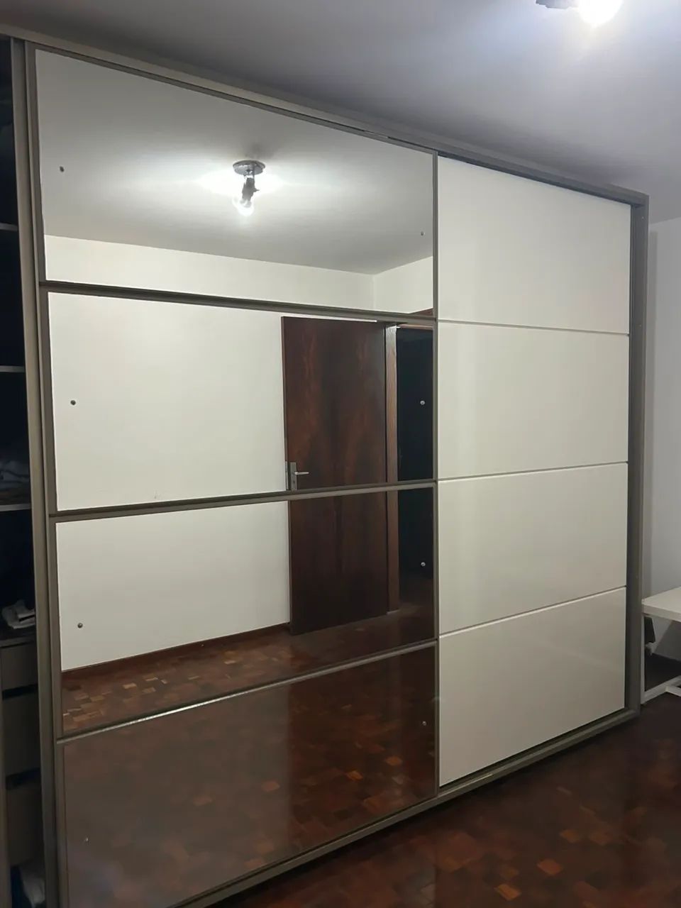 Roupeiro semi novo 