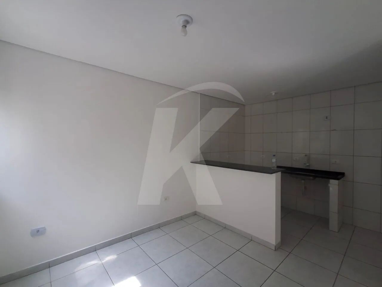Apartamento com quarto, sala, cozinha, banheiro e área de serviço. - Foto 2