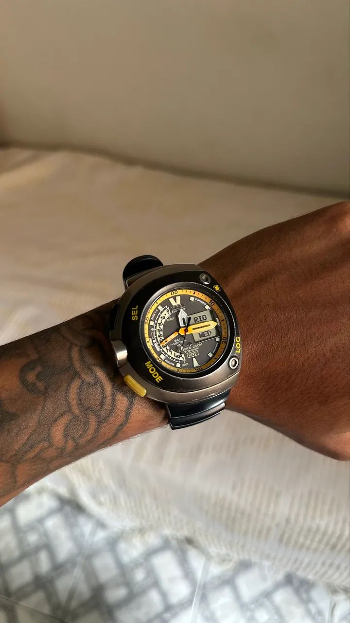 Meia lua amarelo