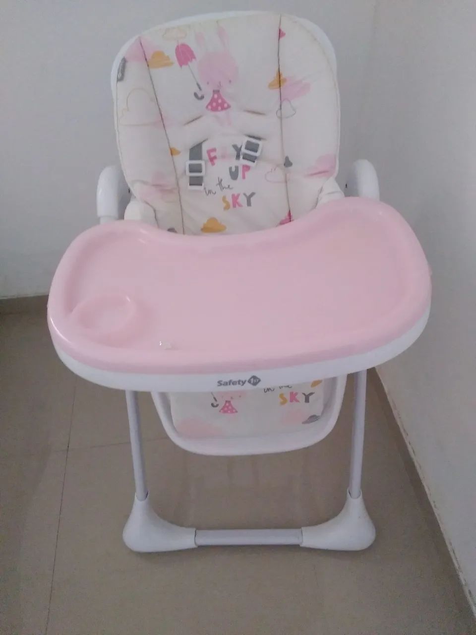 Cadeira de alimentação infantil. 