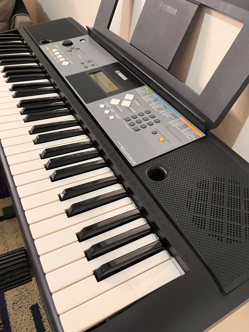 Teclado YAMAHA PSR E233  - Foto 2
