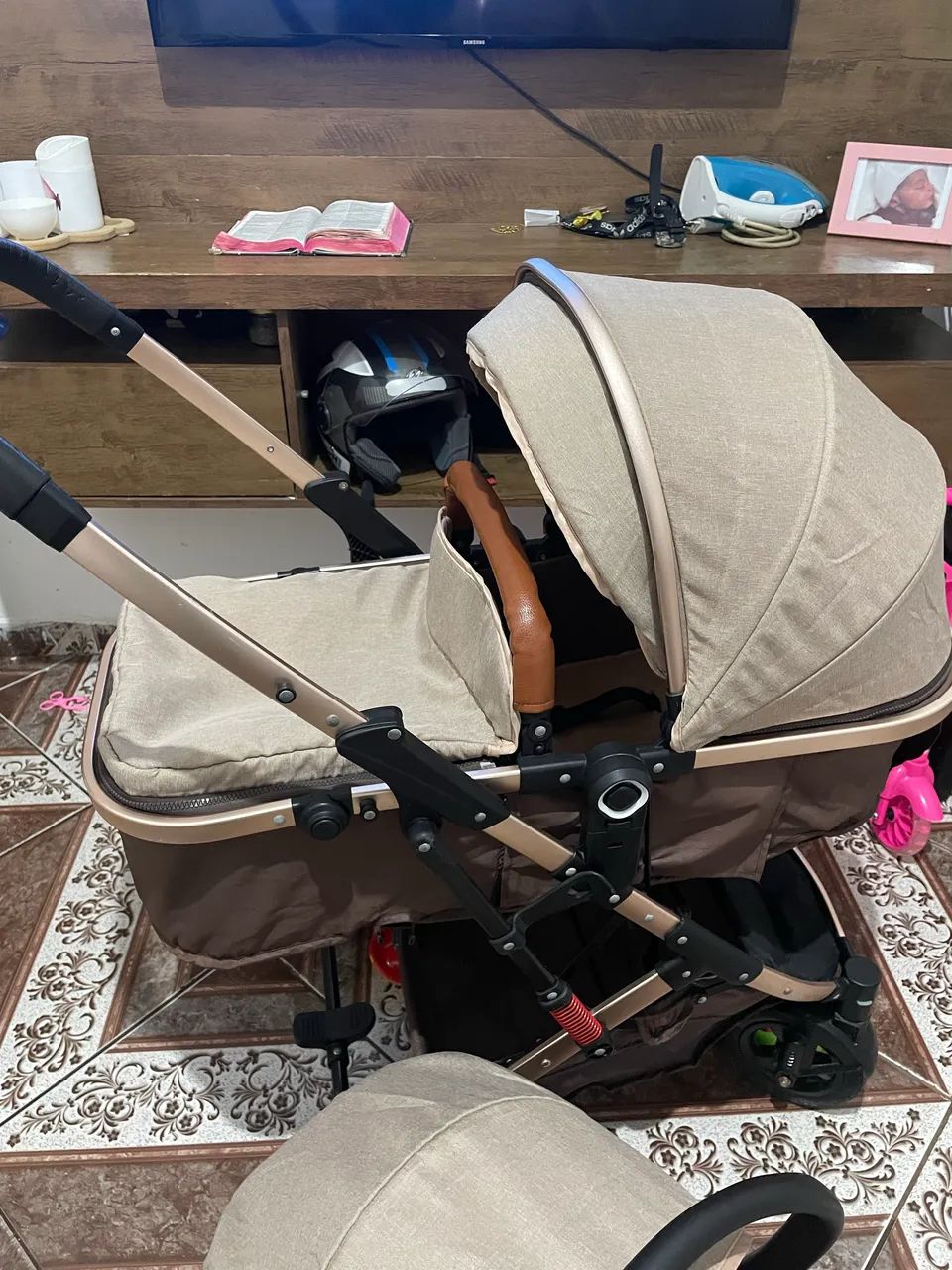 Carrinho europeu com bebê conforto 