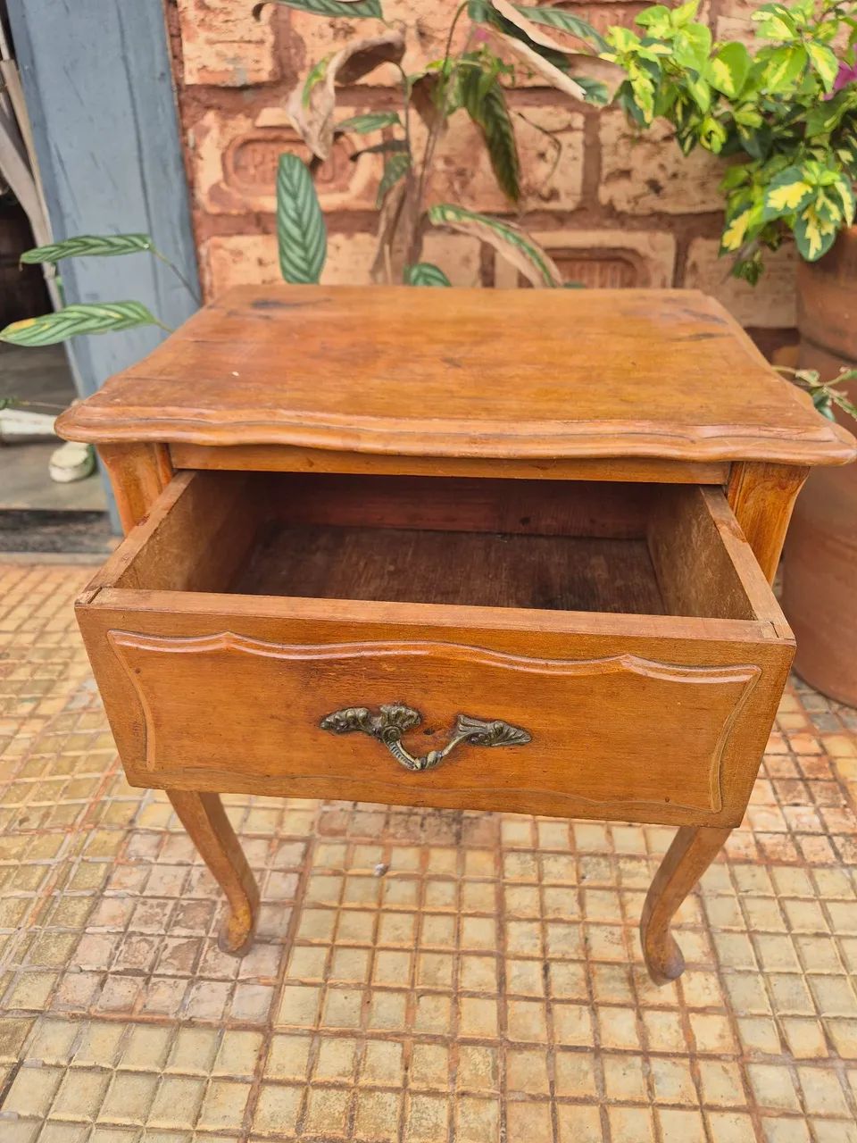Mesa de cabeceira antiga  - Foto 2