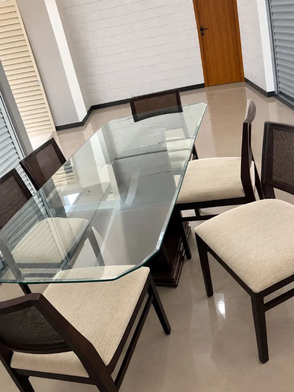 VENDO LUXUOSISSIMA MESA DE JANTAR DE 6 CADEIRAS!! - Foto 3
