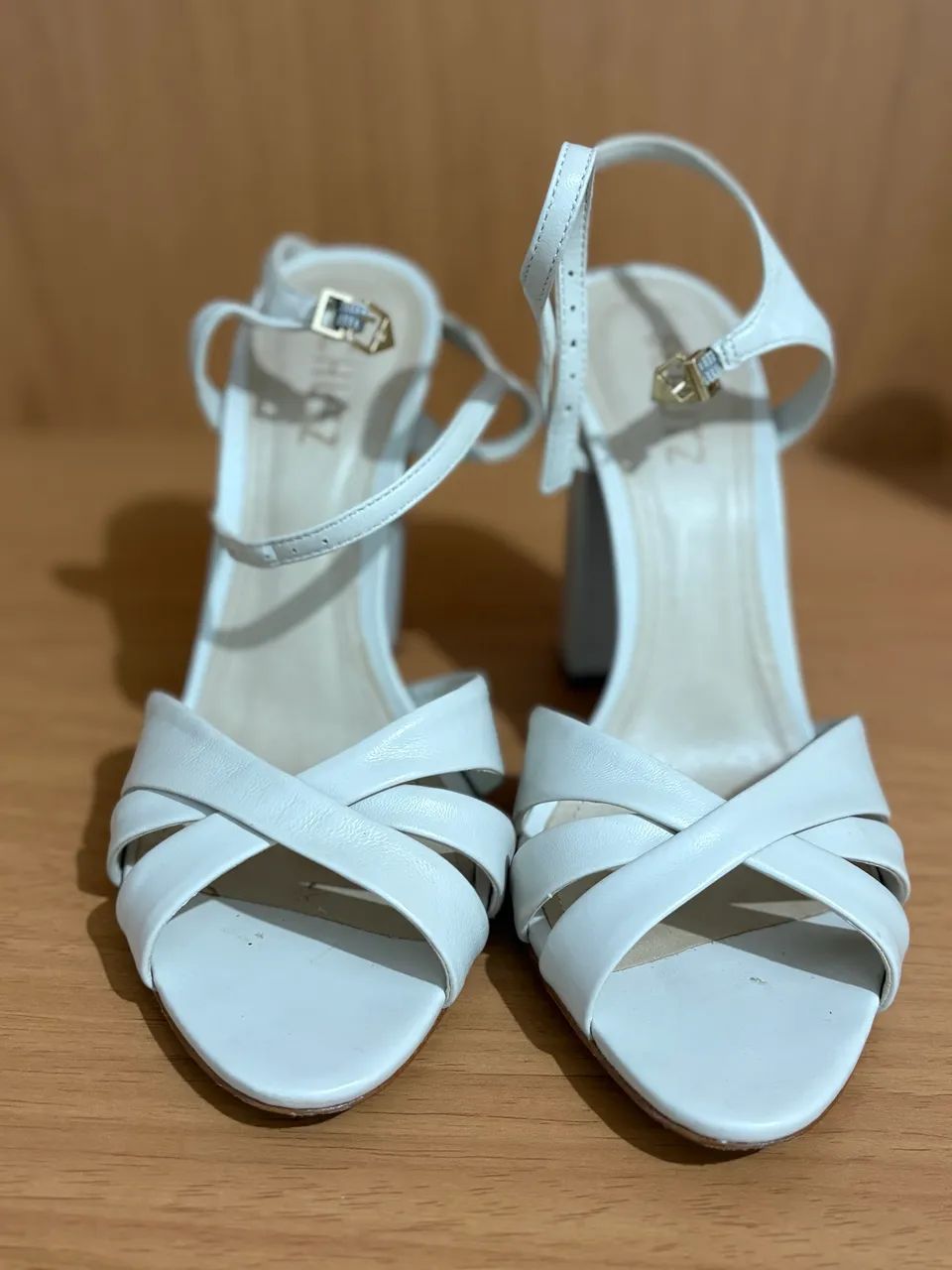 Sandália off white Schultz, 37