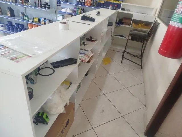 Balcão de vidro e caixa para loja 