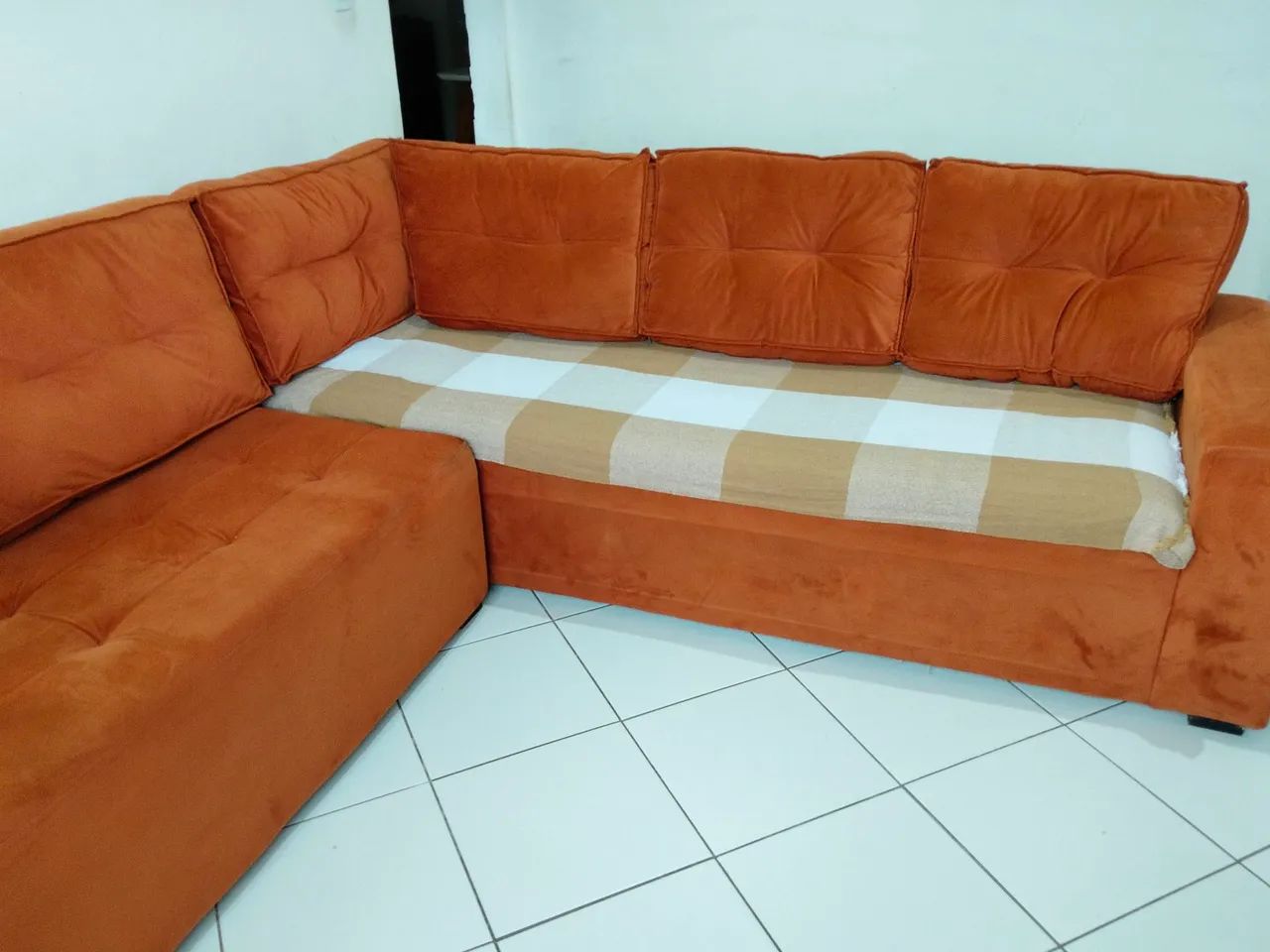 Sofá L, na cor Terracota com almofadas removíveis - Foto 4