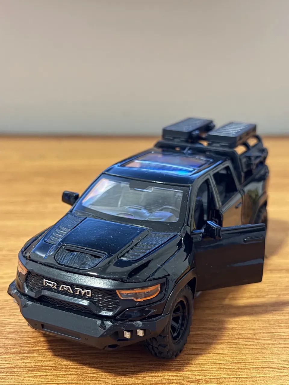 Miniatura em metal Dodge RAM - Hobbies e coleções - Jardim Tupanci