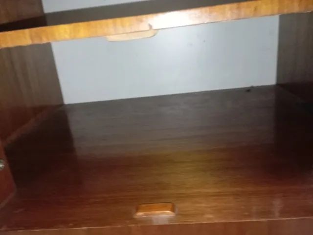 Mesa de centro de madeira com portas e nicho - Foto 4