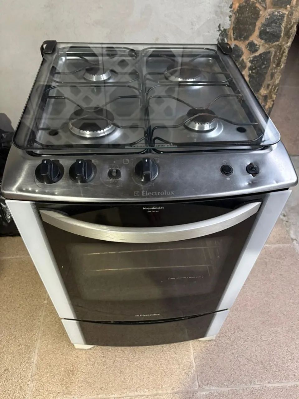 Fogão Electrolux todo funcional em excelente estado 