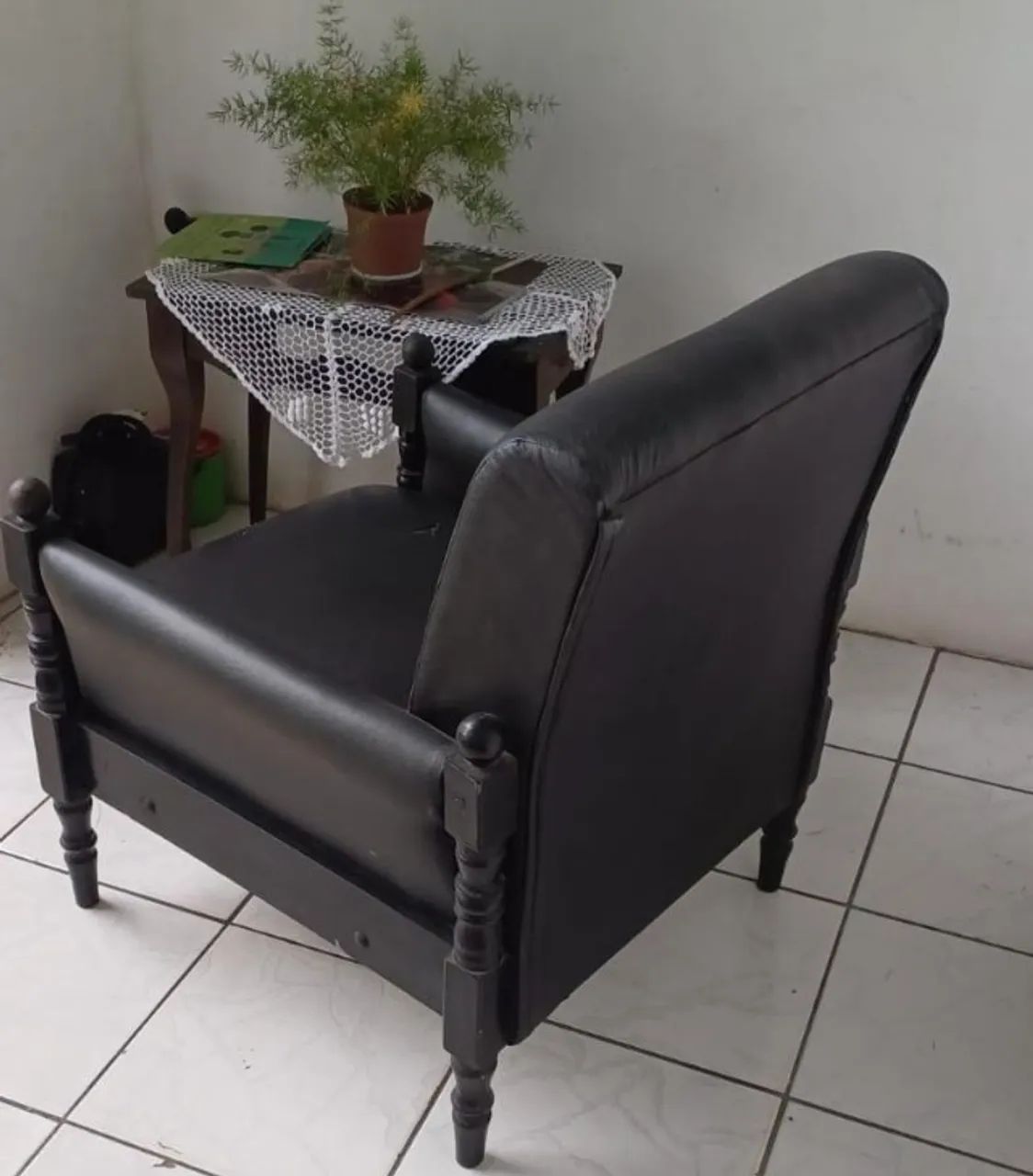 Poltrona confortável modelo antigo  preta417563156006850560