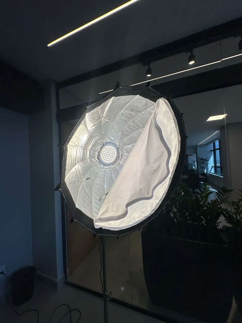 Softbox Parabolico Greika Gkt600 C/ Led Bicolor 100w E Tripé - Foto 3