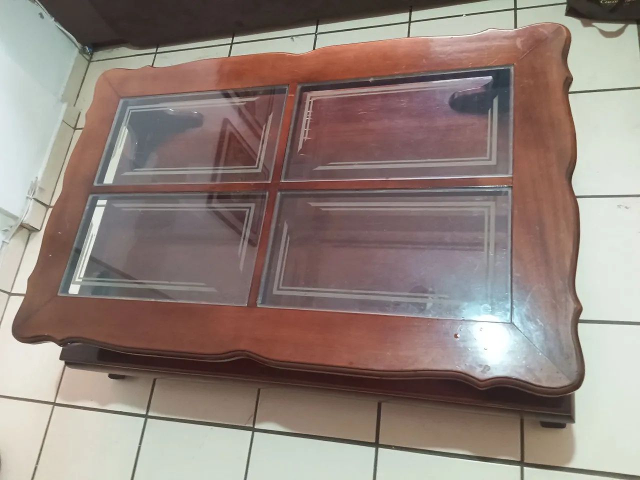 MESA DE CENTRO (MADEIRA E VIDRO)