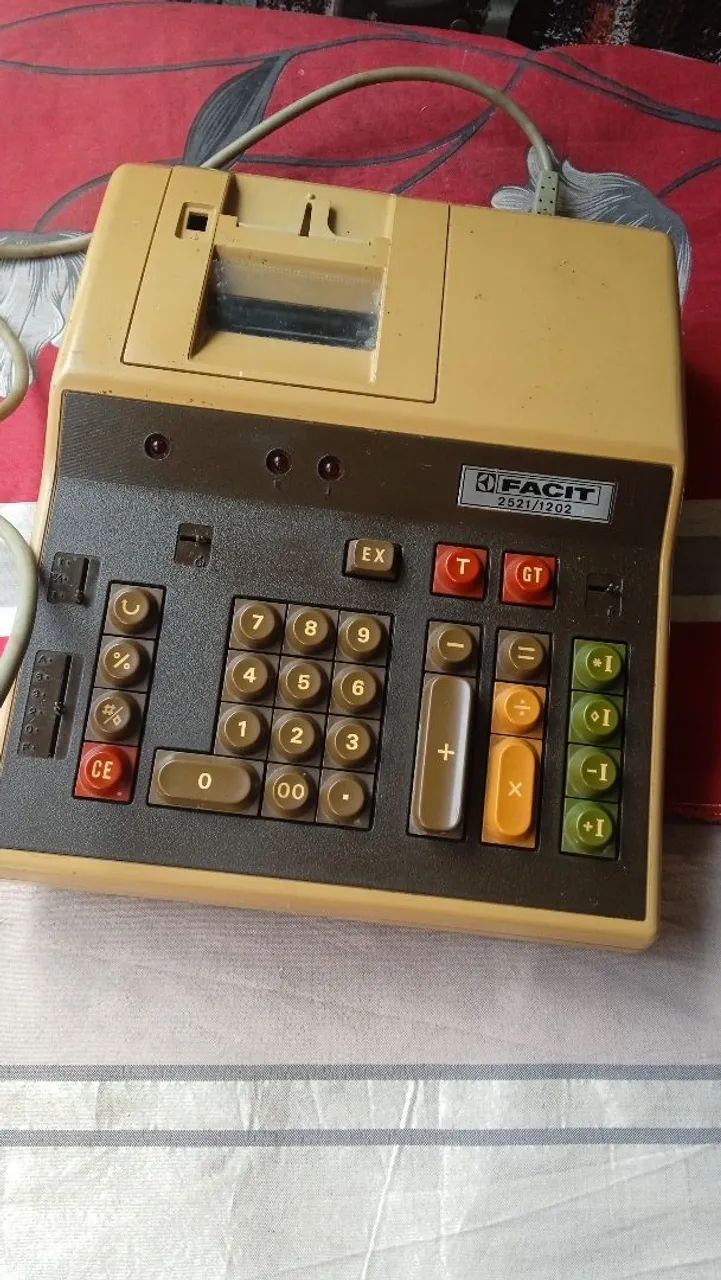 MÁQUINA ANTIGA FACIT NO ESTADO 