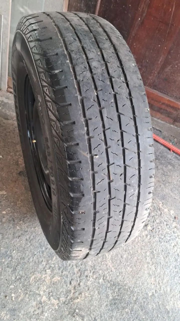 Peneu, caminhonete  - Foto 5