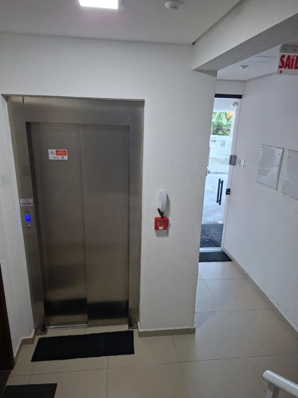 Apartamento semi mobiliado com 2 dormitórios + sacada nos Ingleses! - Foto 2