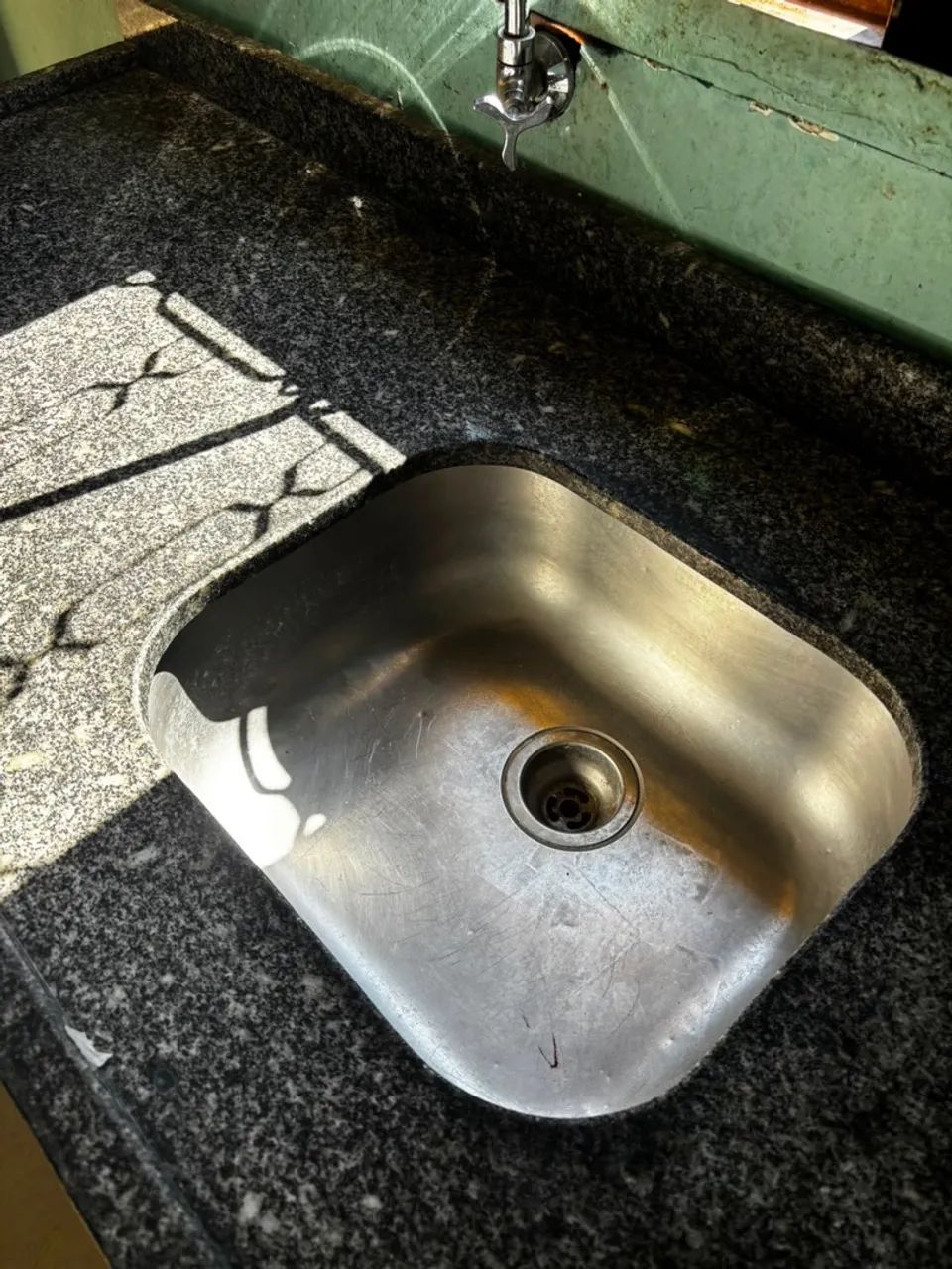 VENDO PIA DE GRANITO COM CUBA