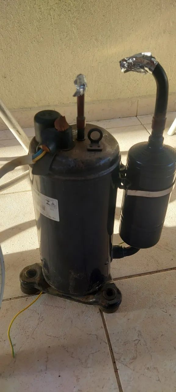 Compressor Ar condicionado 18.000 btus em excelente estado. Funcionando perfeitamente