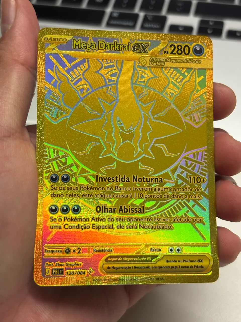 Mega Darkrai ex, carta rara de Pokémon.