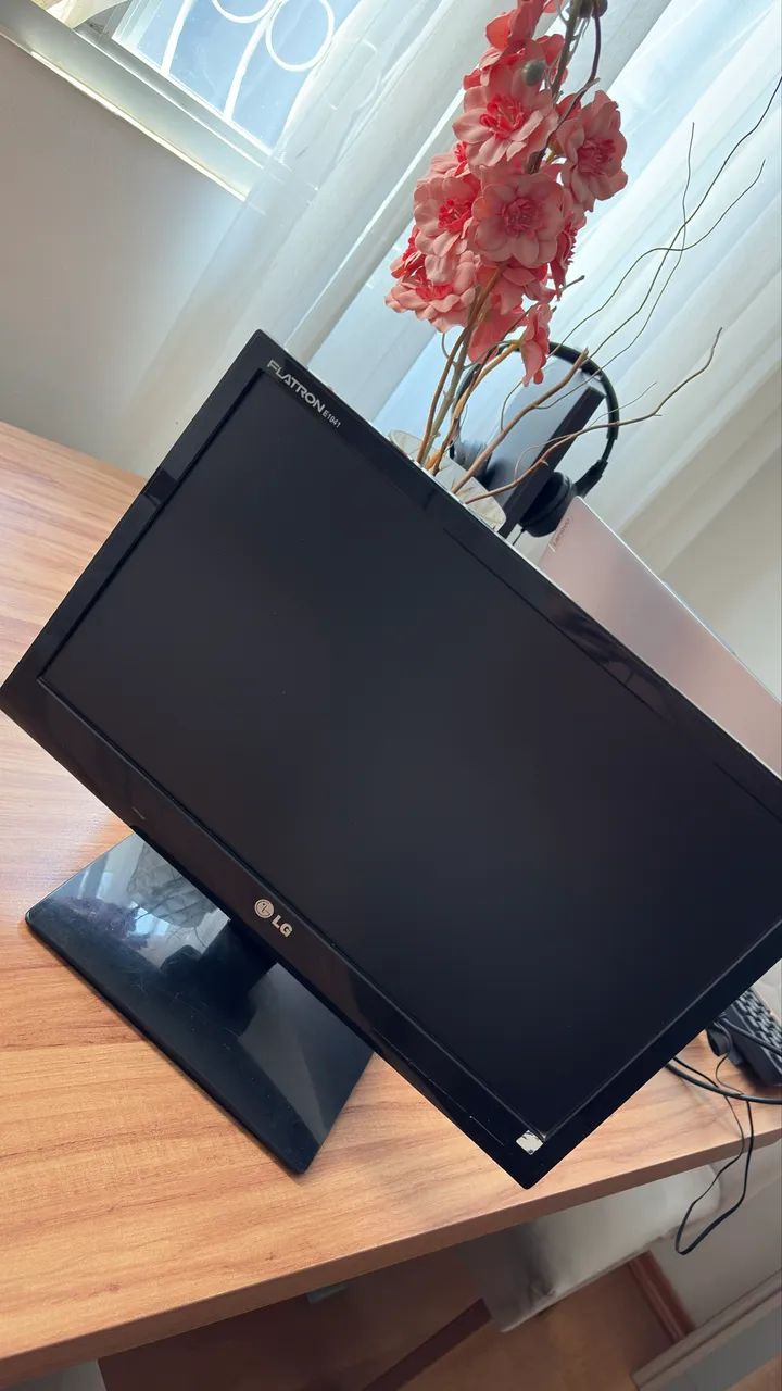 Monitor LG Flatron E1941C 18,5? LED LCD Wide VGA - Funcionando Perfeitamente - Foto 2