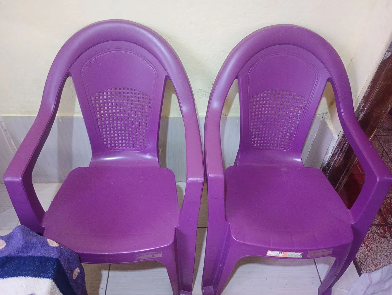 Cadeiras de plástico super resistente 