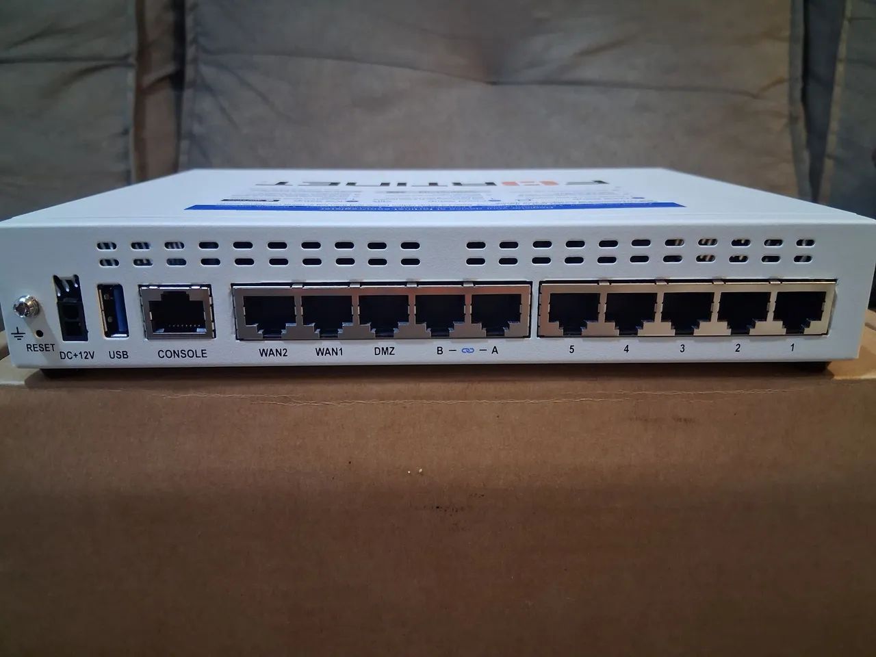 Fortinet Fortigate 60F Firewall NOVO Caixa Original + manuais cabo console e patchcord - Foto 2