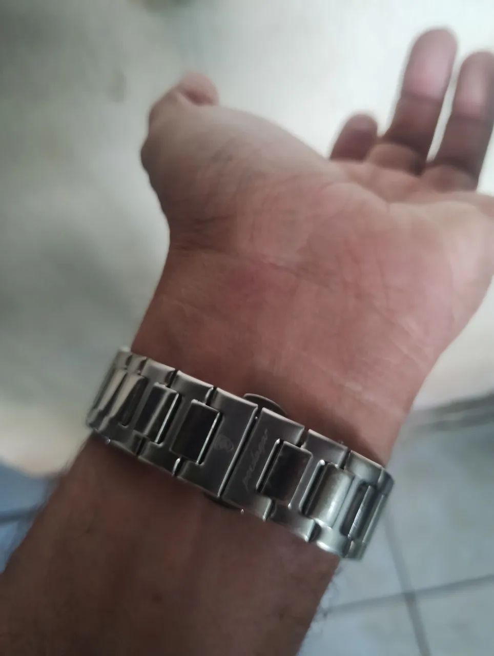 LINDO RELÓGIO PRATEADO SUPER ESTILOSO  - Foto 3