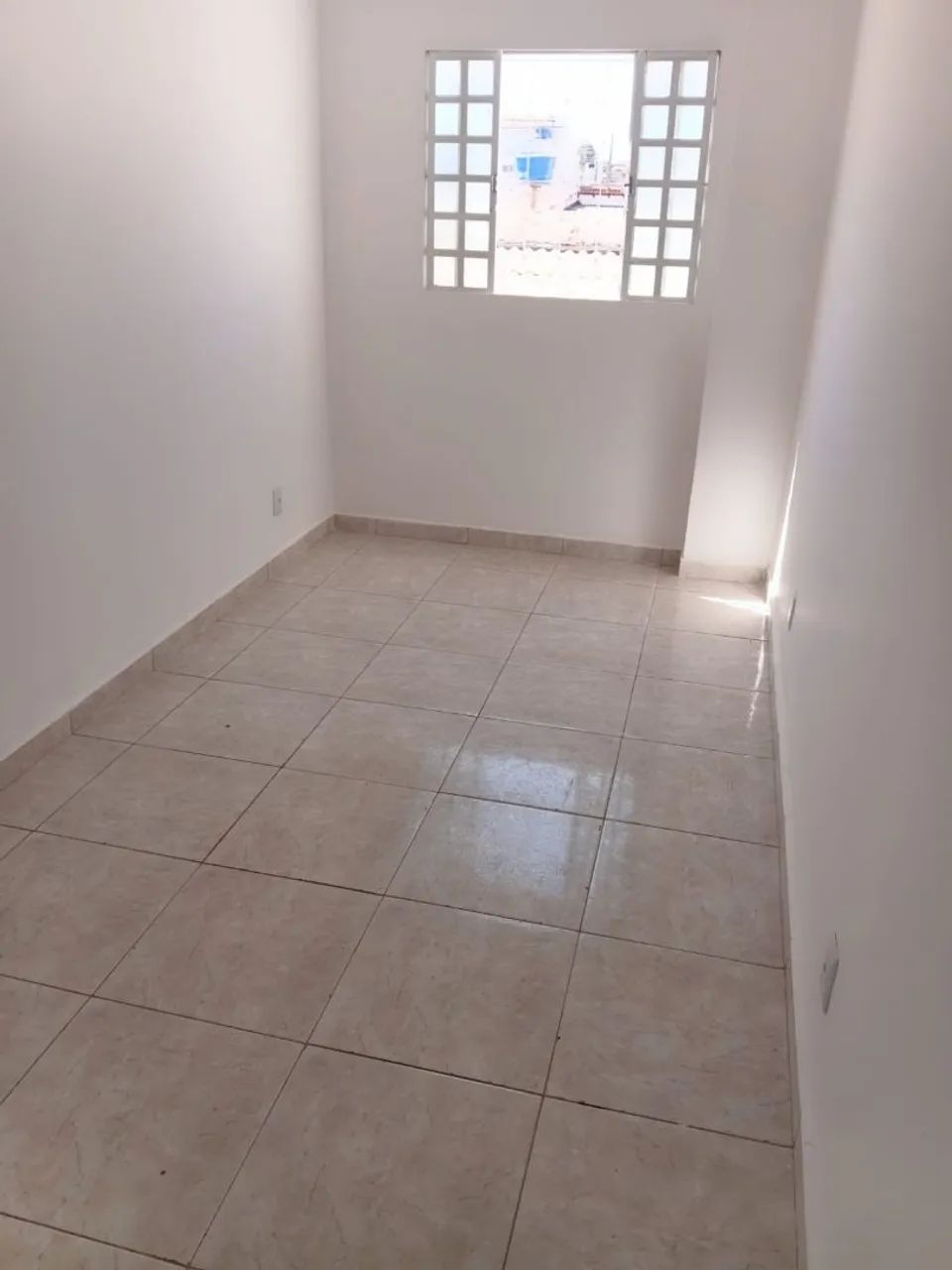 Alugo casa parte de cima 2qts / *  - Foto 3