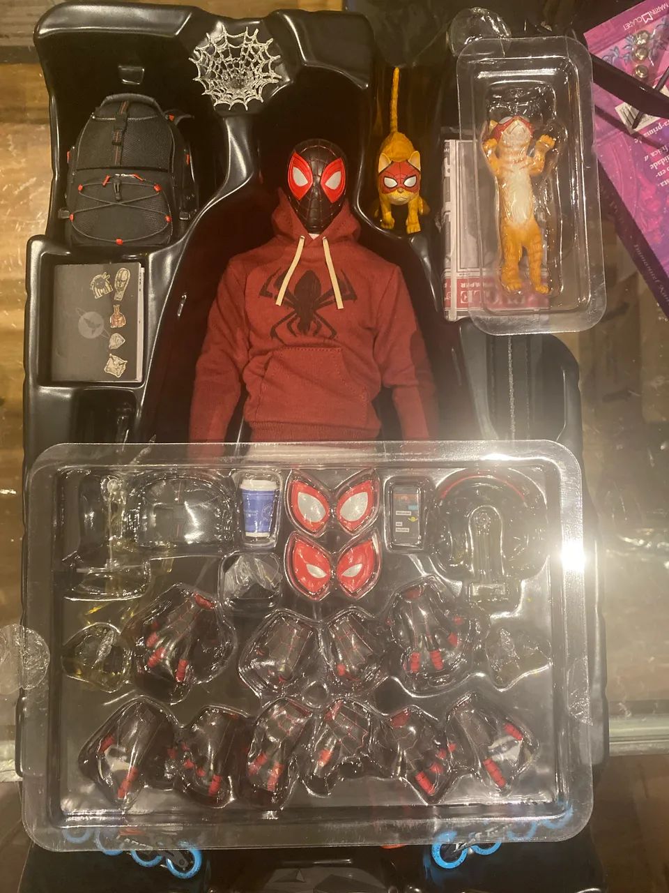 Hot toys Spider Man Miles Morales Bodega suor - Hobbies e coleções