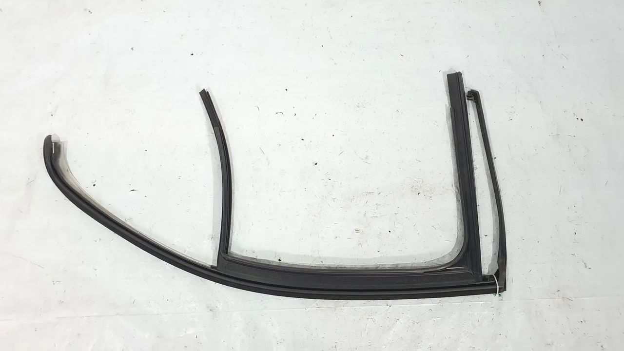 Friso Borracha Porta Traseira Direita C180 W205 2015 A 2018 Preto - Foto 6