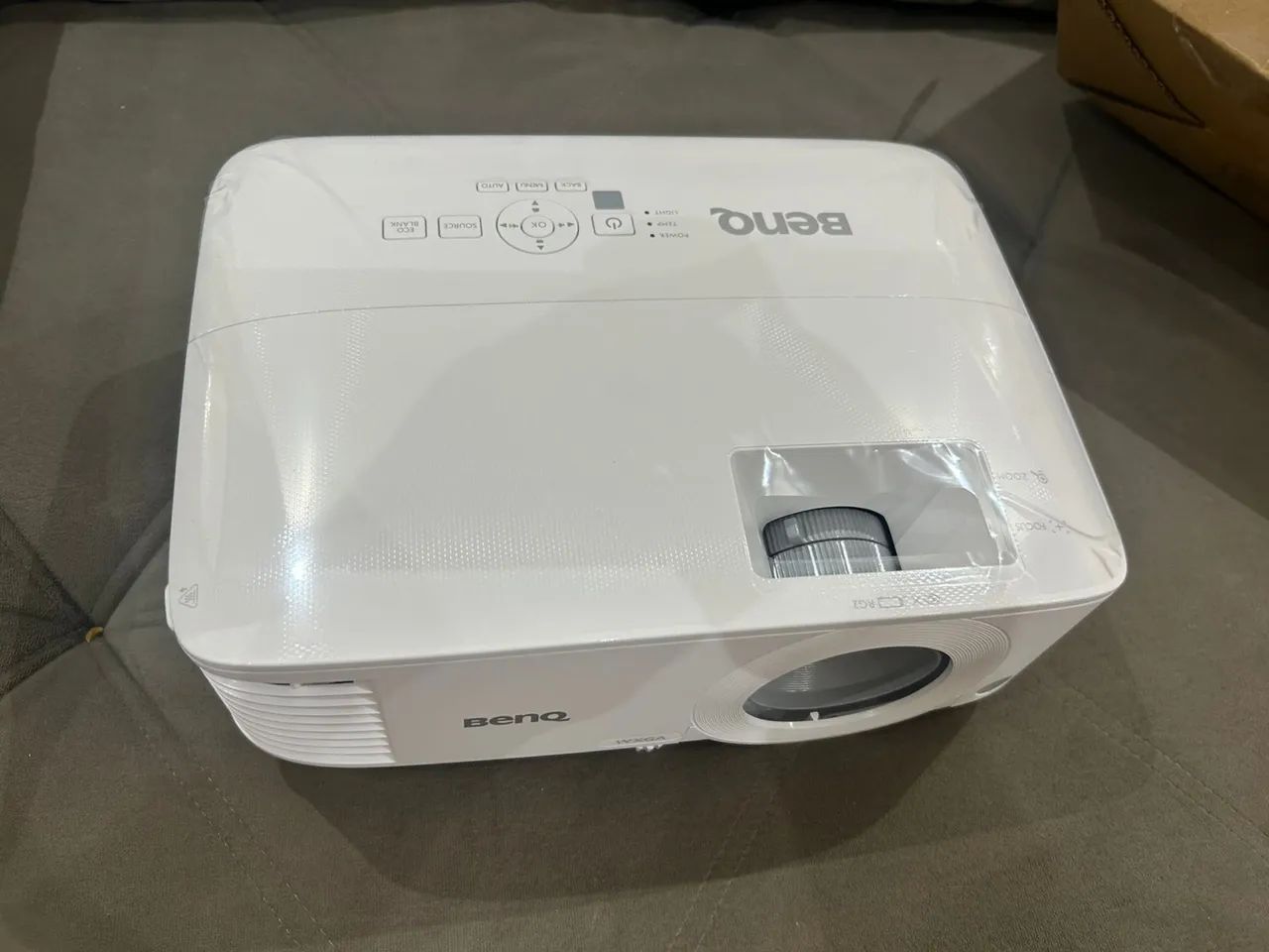 Vende-se projetor novo 