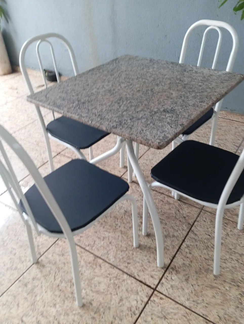 Mesa com 4 cadeiras  - Foto 2