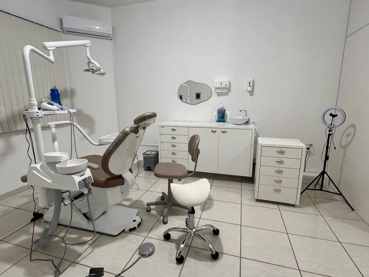 Vendo consultório odontológico com CNPJ e alvarás em dia 