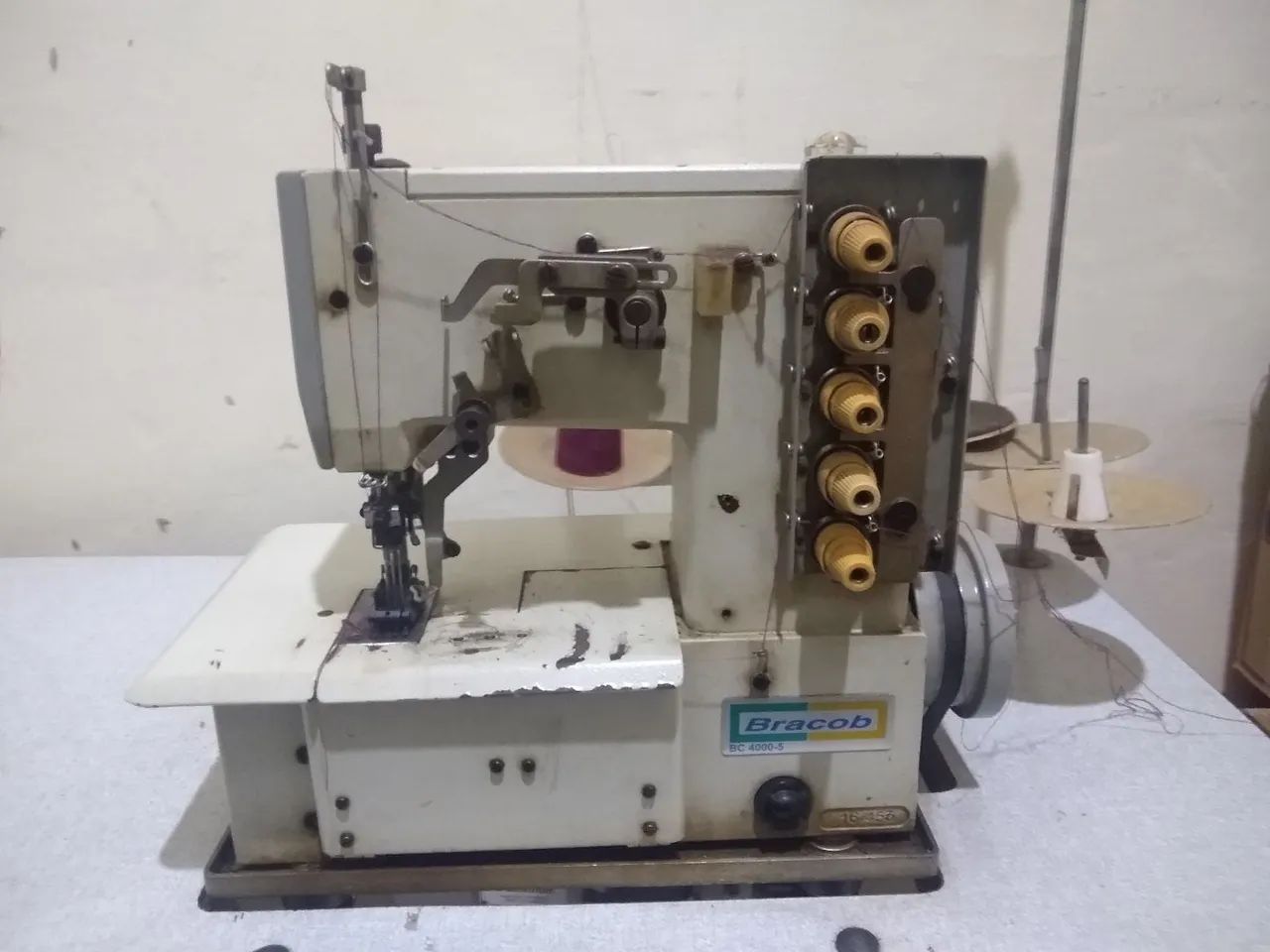 Vendo Máquina Indústria Galoneira com mesa - Foto 2