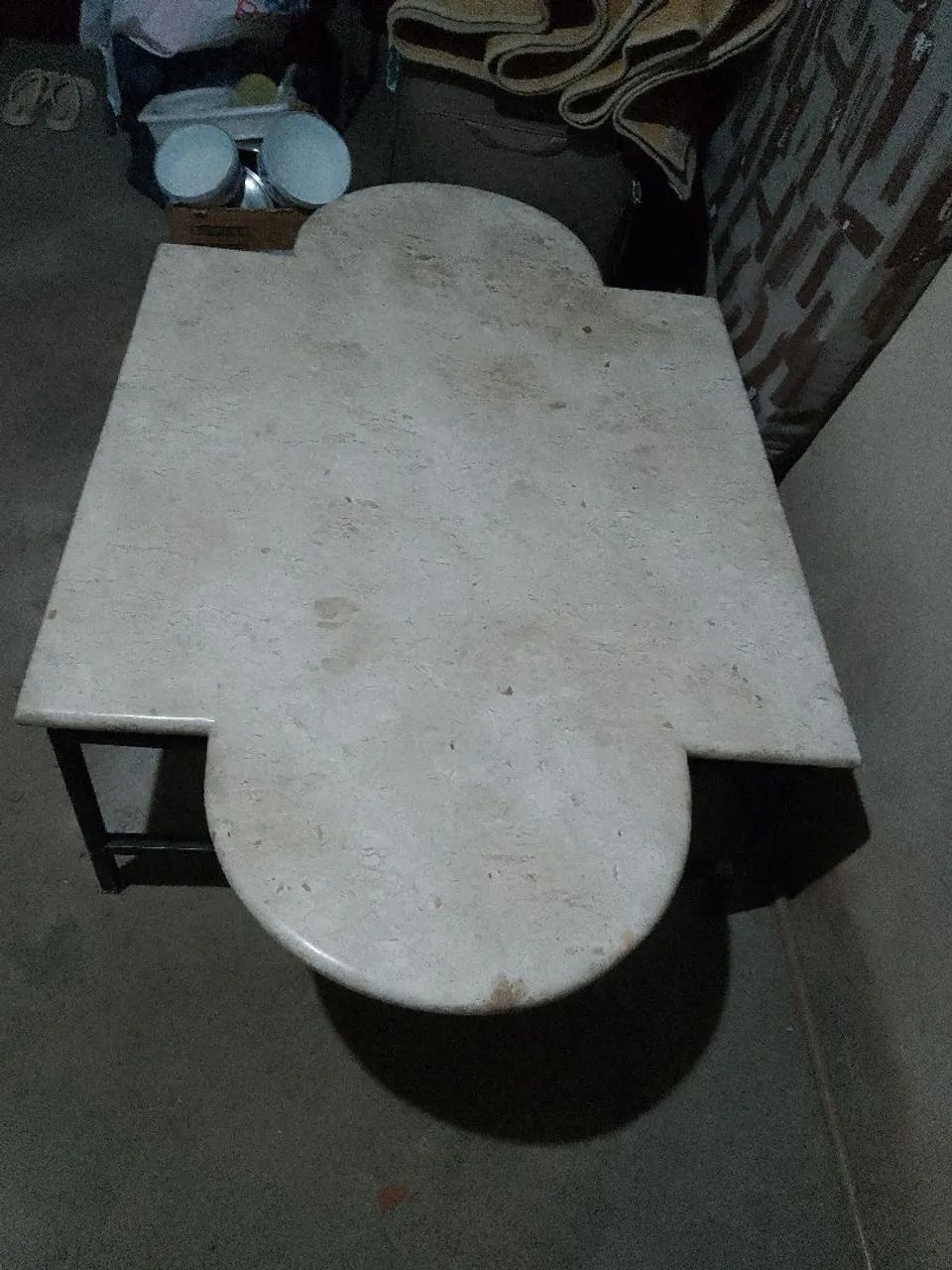 Vendo um lindo centro de mármore em perfeito estado base de ferro falar com Sérgio tel:999