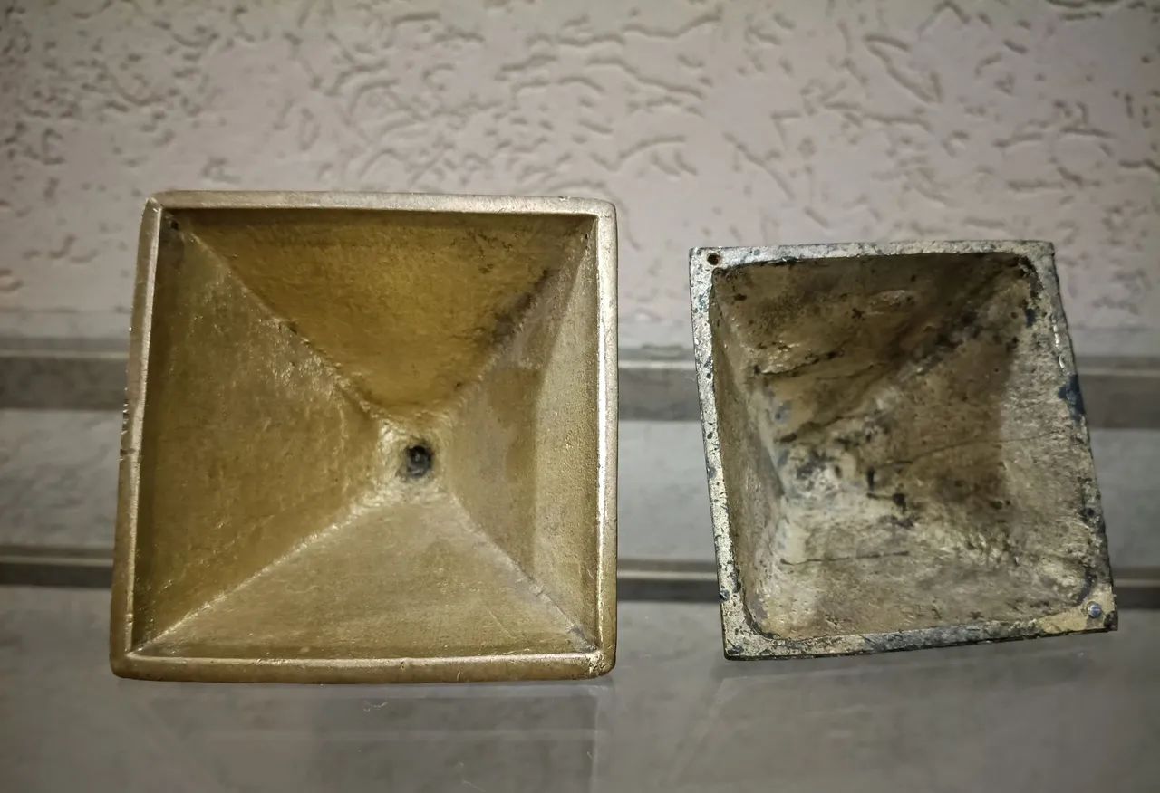 2 Pirâmides em Bronze. Vintage  - Foto 5