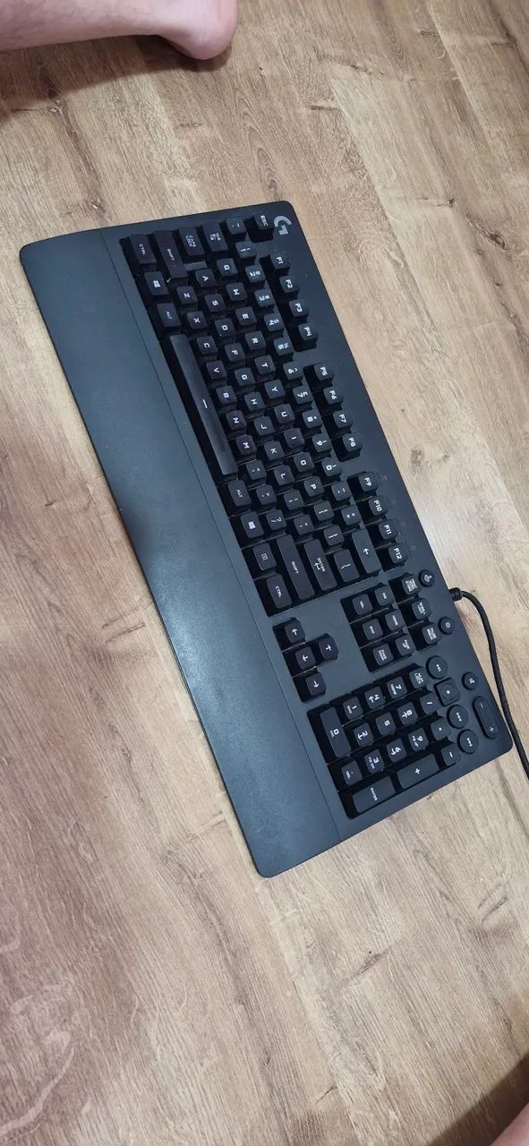 Teclado RGB Logitech G213