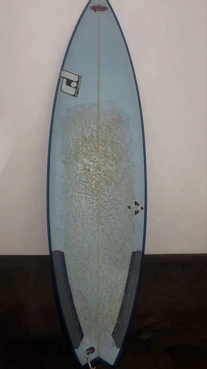 Prancha de surf muito conservada - R. Larica