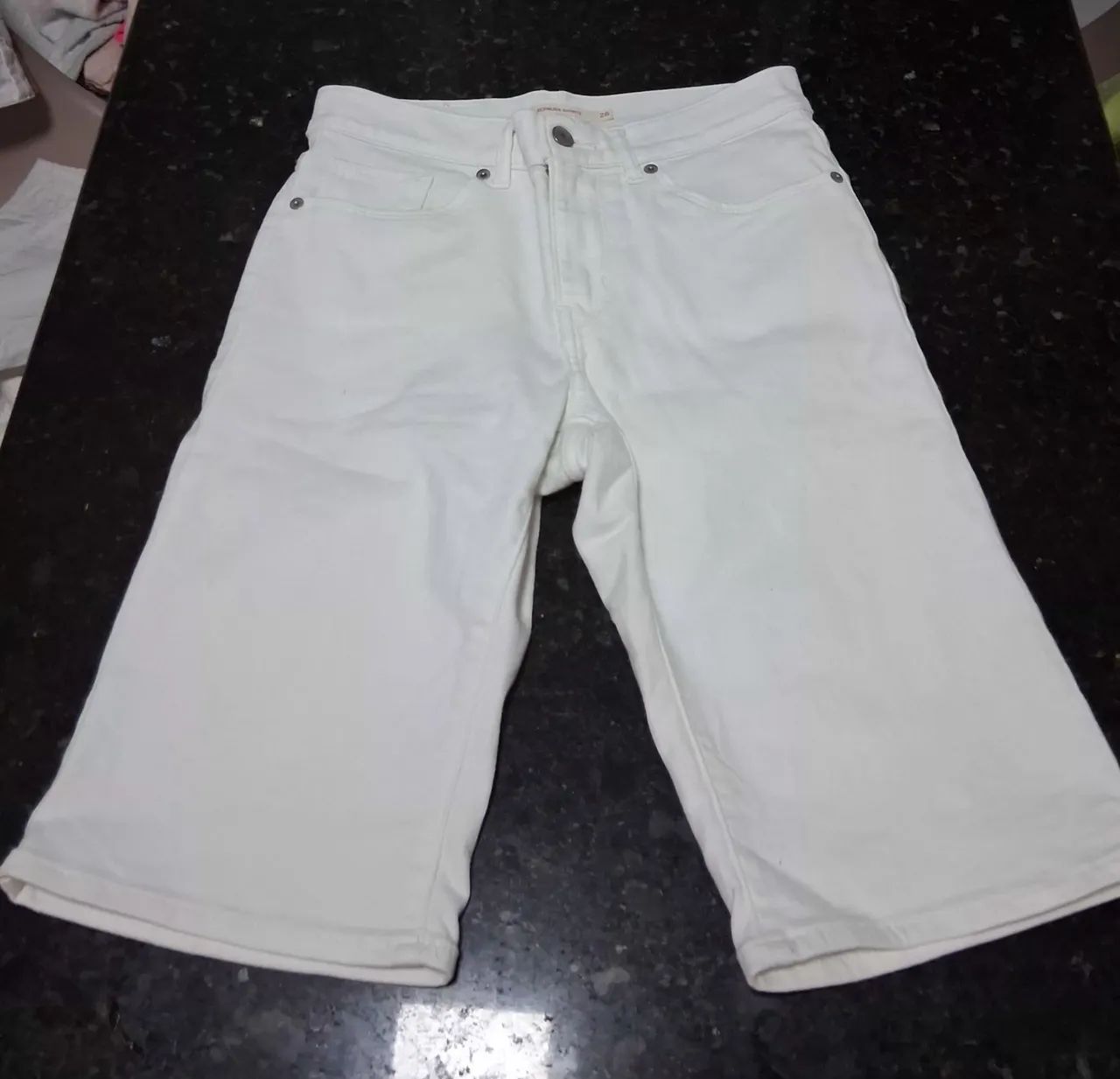 Bermuda Levis tam 38