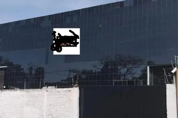 Industrial/vendo 50% barracão 