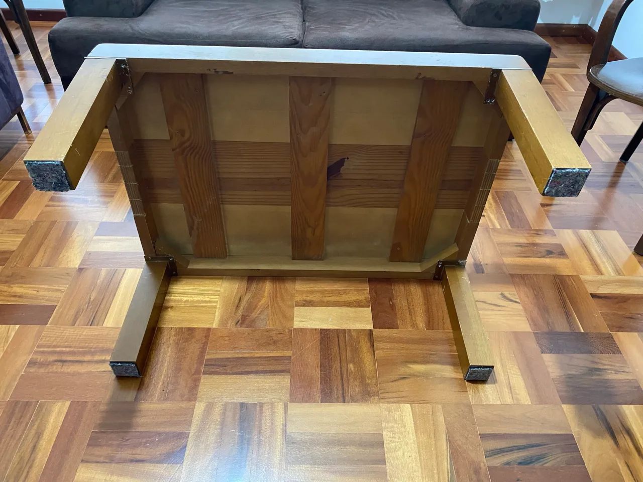 Mesa de centro 100% madeira, com detalhe no tampo - Foto 2