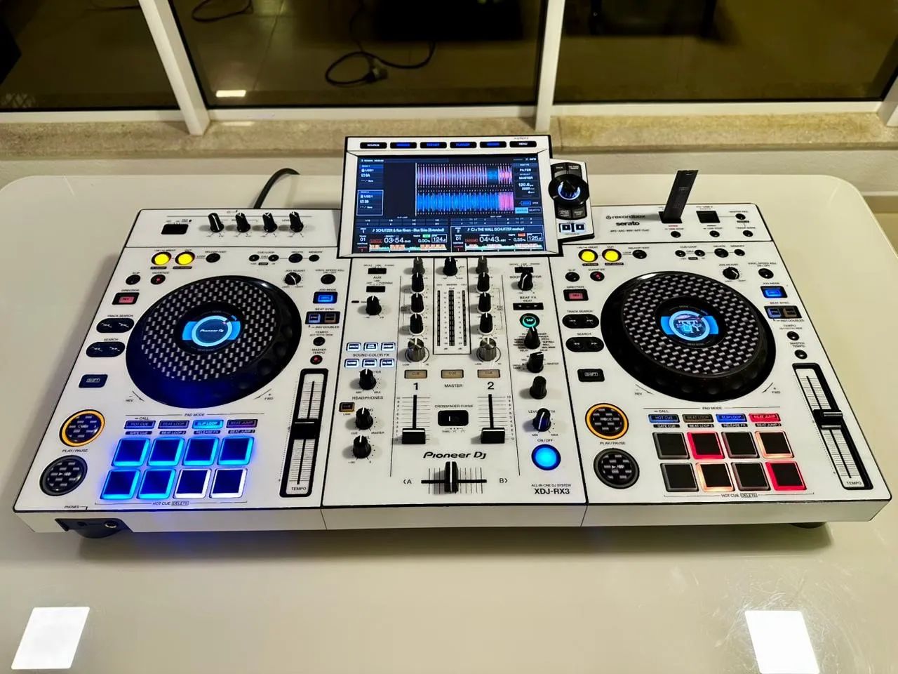 CDJ Pioneer XDJ-RX3 Branca com capa e hardcase Magma